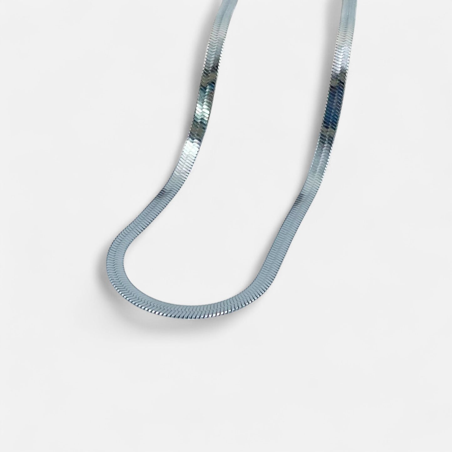 VelroisMode | Stainless Steel Snake Chain Necklace – Sleek, Durable, Effortlessly Stylish