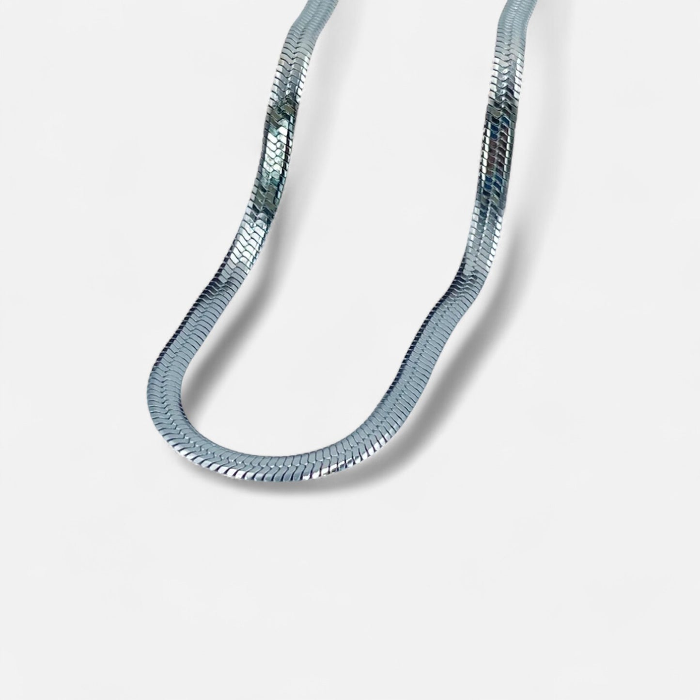 VelroisMode | Stainless Steel Snake Chain Necklace – Sleek, Durable, Effortlessly Stylish