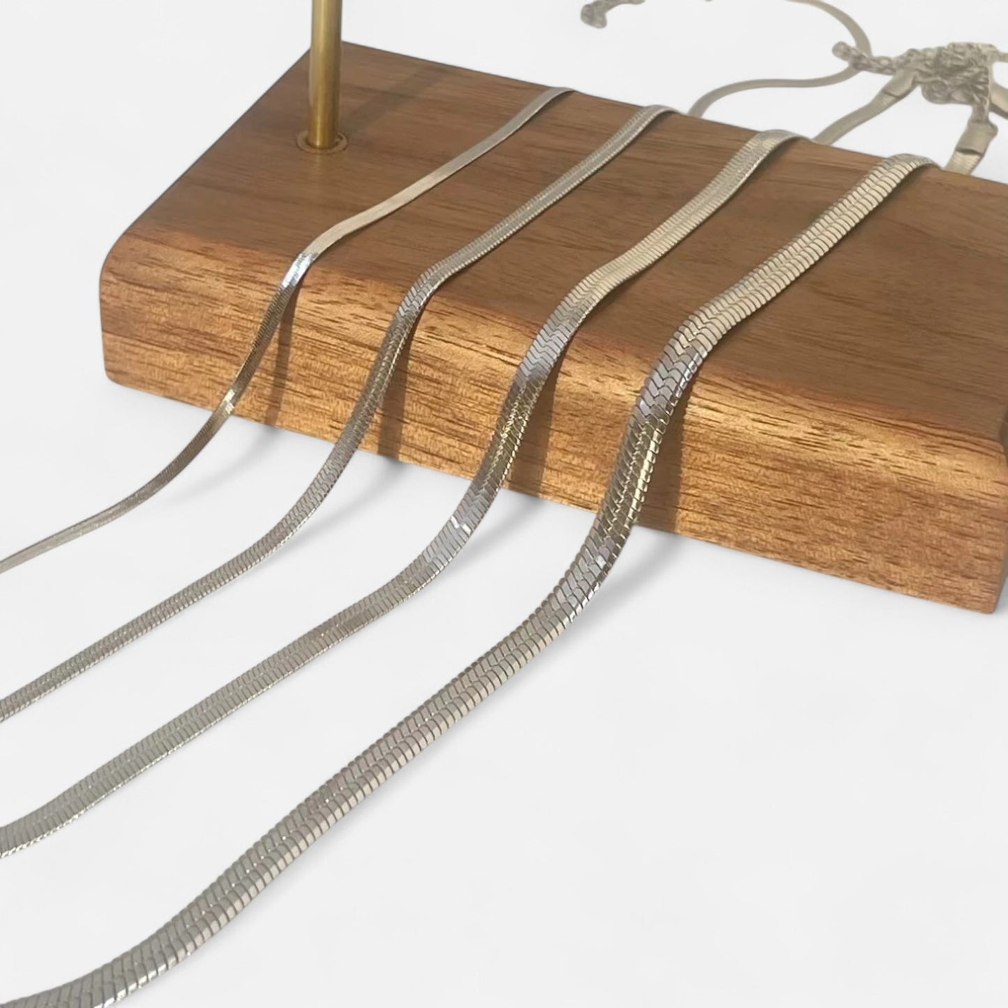 VelroisMode | Stainless Steel Snake Chain Necklace – Sleek, Durable, Effortlessly Stylish